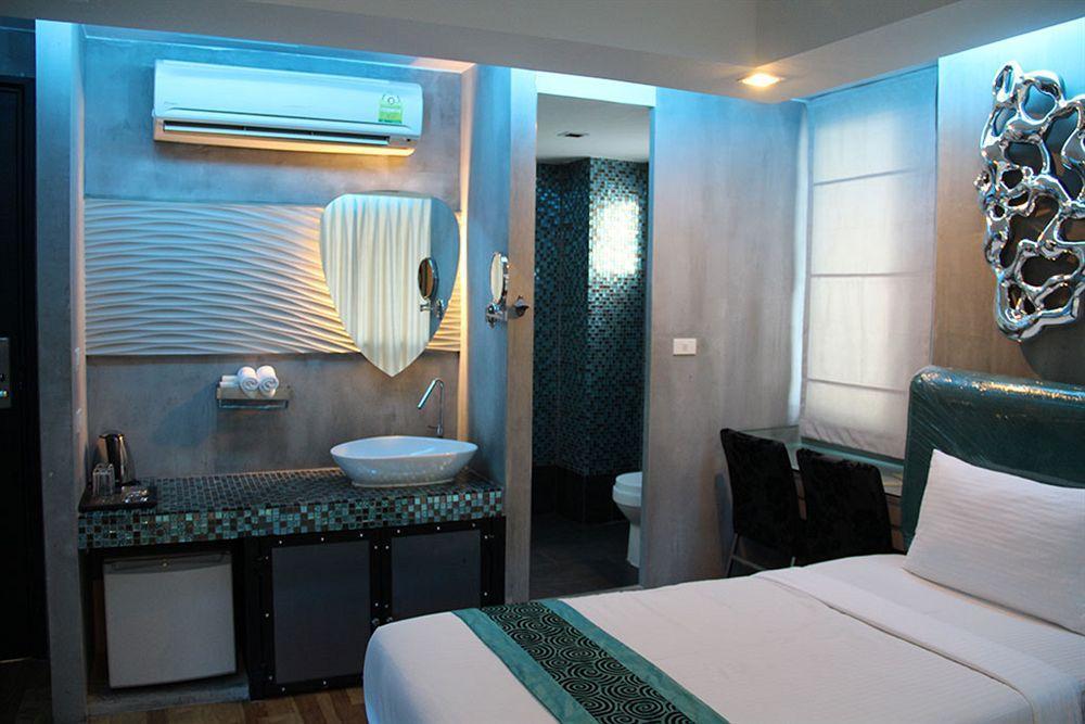 Blutique Hotel Bangkok Buitenkant foto